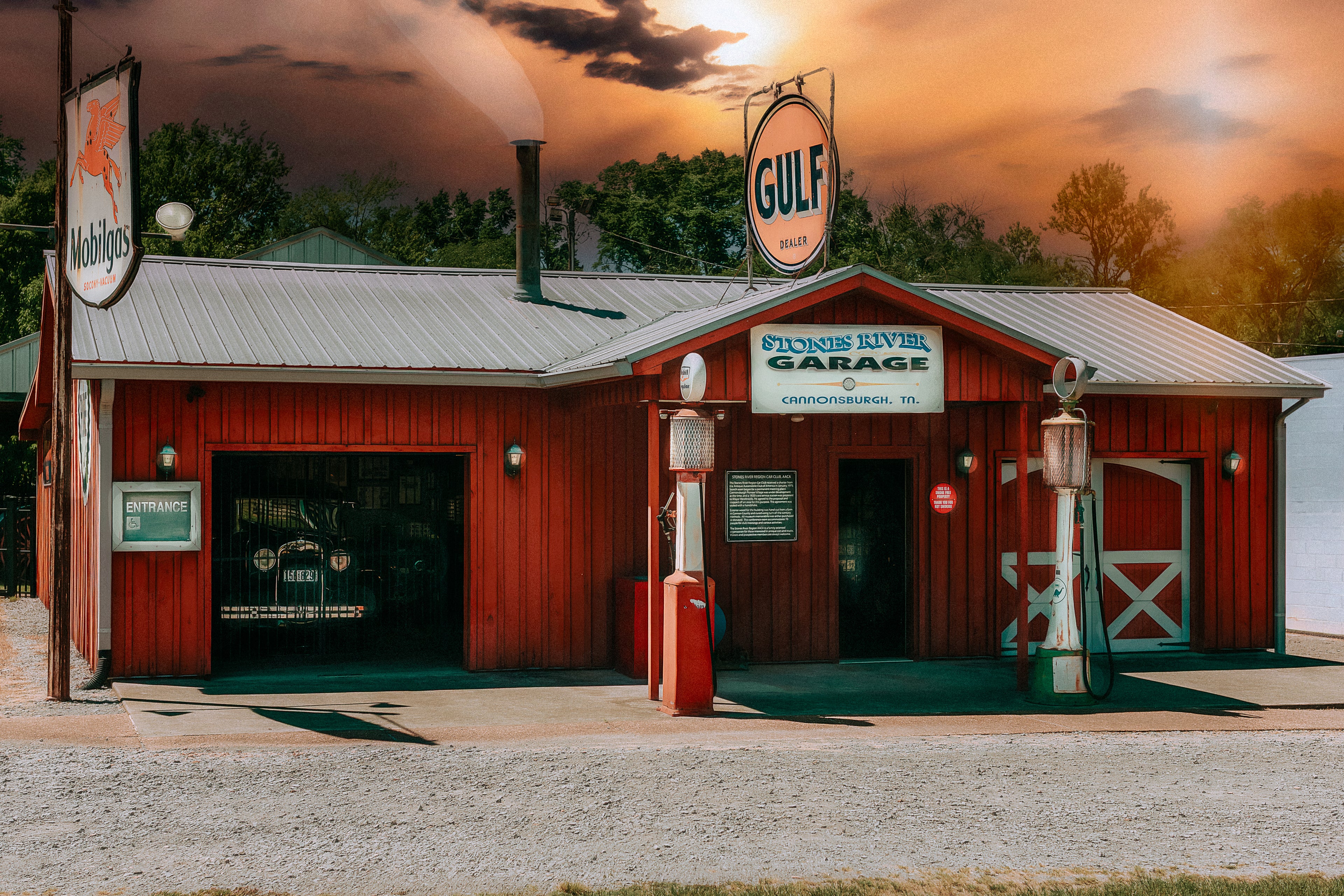 "Stones River Garage at Sunset: A Vintage Americana Masterpiece" Canvas Print